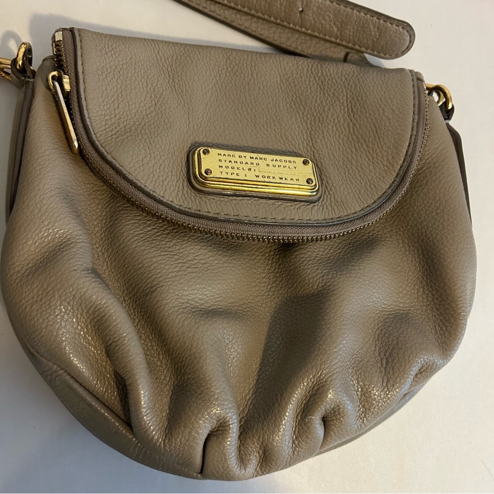 Marc by Marc Jacobs Natasha genuine leather taupe classic cross body purse bag